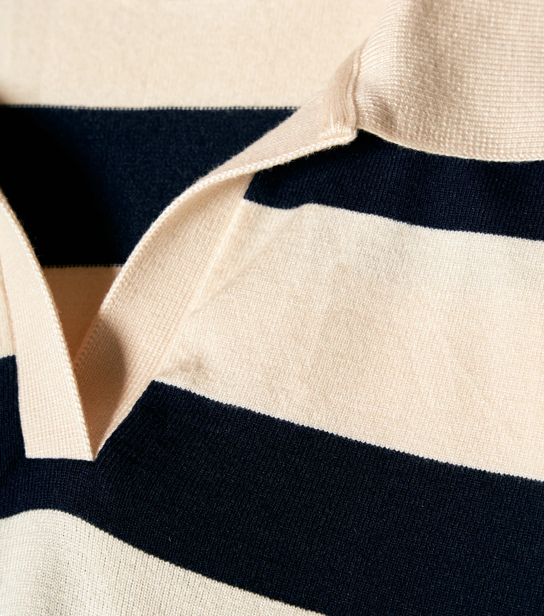 Camila Buzo Tejido Con Cuello Y Lineas En Contraste Unser 832644 AR