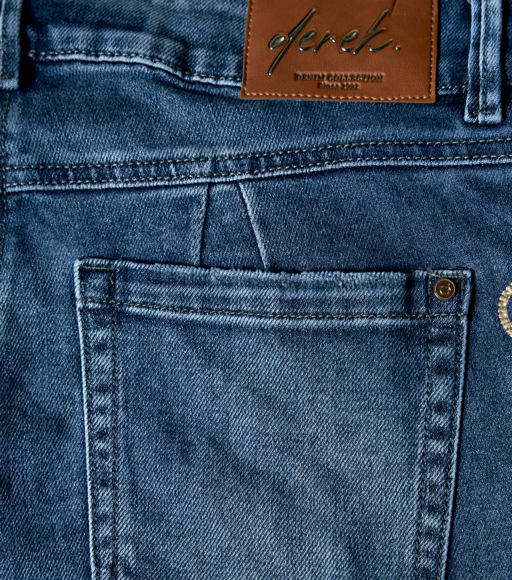 Jean Para Mujer Tipo Capri Con Proceso Derek 834777 AZ
