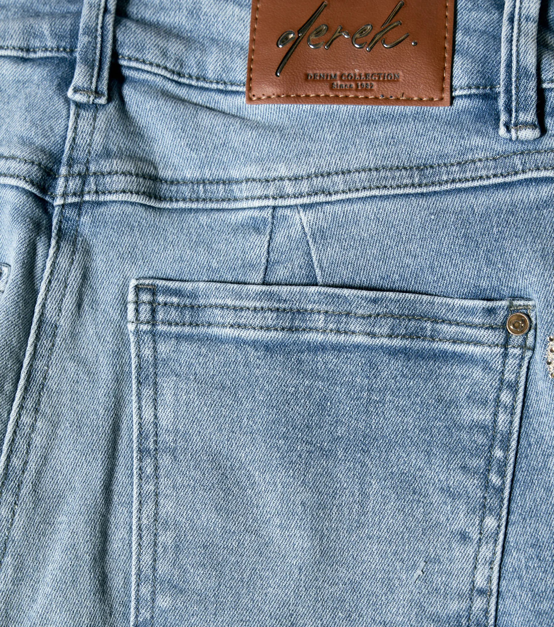 Jean Para Mujer Bota Amplia Con Proceso Derek 835488 AZ