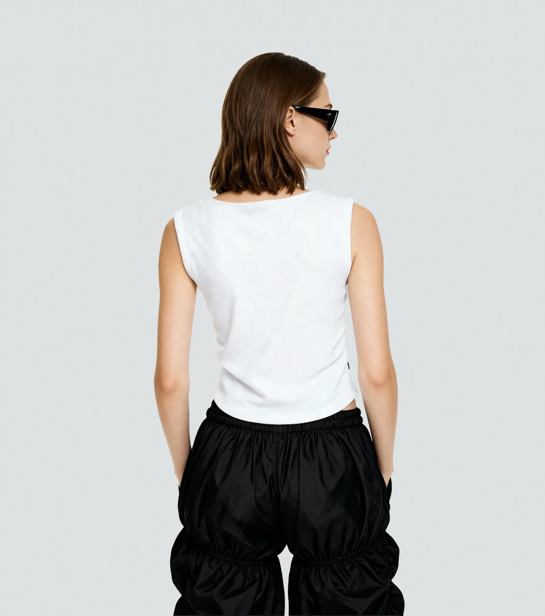 Allen Blusa Slim Asimetrica Cuello Bandeja Con Ojales Y Cadena Typer 835628