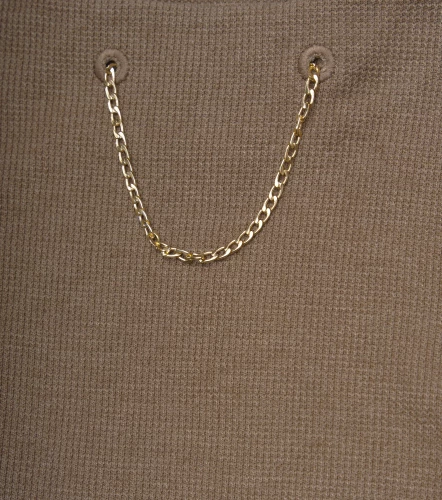 Allen Blusa Slim Asimetrica Cuello Bandeja Con Ojales Y Cadena TyperCF