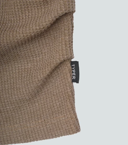 Allen Blusa Slim Asimetrica Cuello Bandeja Con Ojales Y Cadena TyperCF