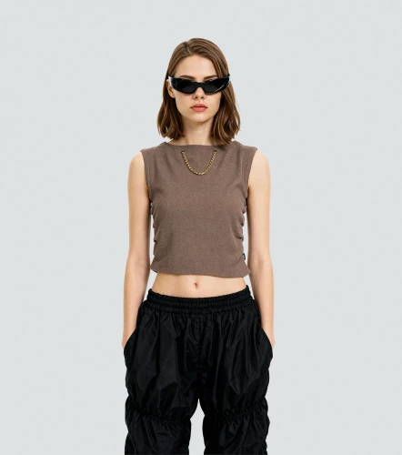 Allen Blusa Slim Asimetrica Cuello Bandeja Con Ojales Y Cadena TyperCF