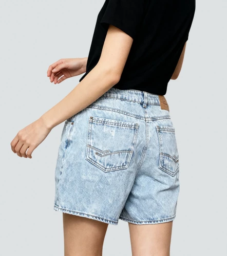 Fernanda Short En Indigo Tipo Bermuda Con Desgastes UnserAZ