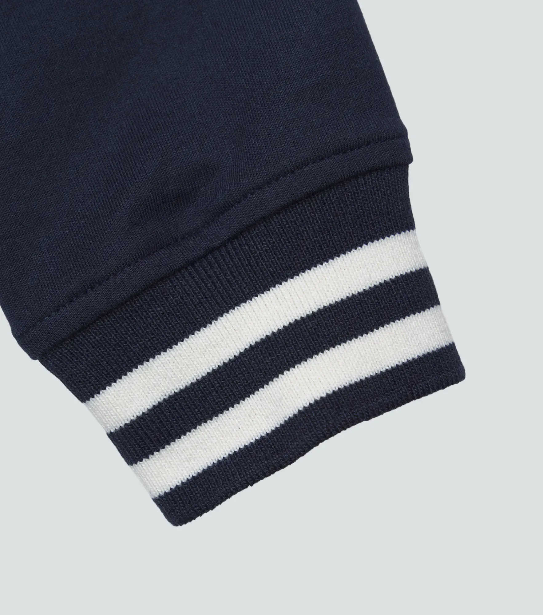 Zoe Buzo Unicolor Con Vivo En Tono Contraste Y Estampado Unser 832717 AV