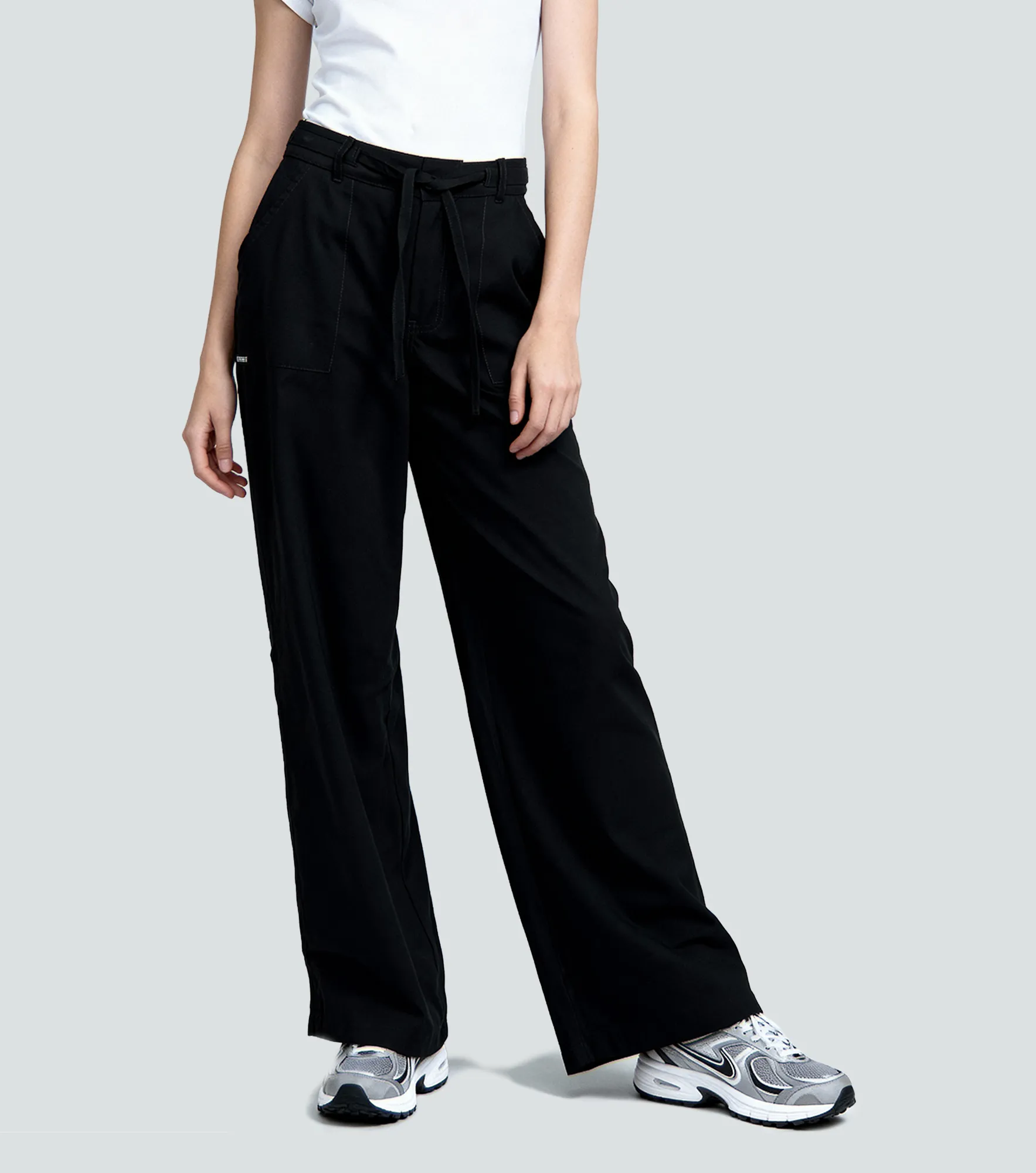 Antonella Pantalon Unicolor Con Detalles Unser 836550 NG