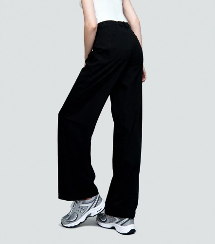 Antonella Pantalon Unicolor Con Detalles UnserNG