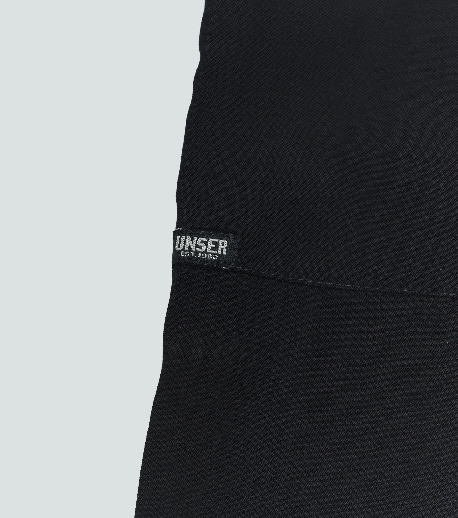 Antonella Pantalon Unicolor Con Detalles Unser 836550 NG