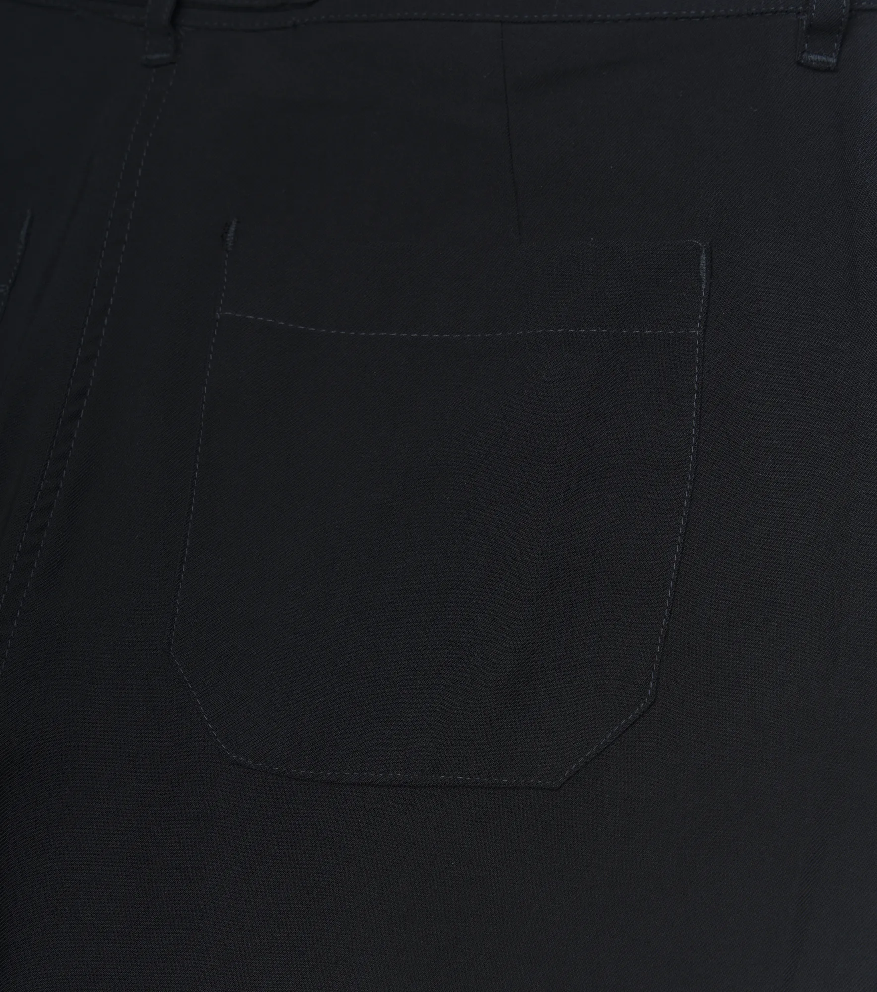 Antonella Pantalon Unicolor Con Detalles Unser 836550 NG