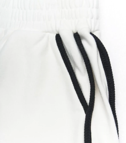 Irina Short Con Sesgos En Contraste Comfort TyperNG