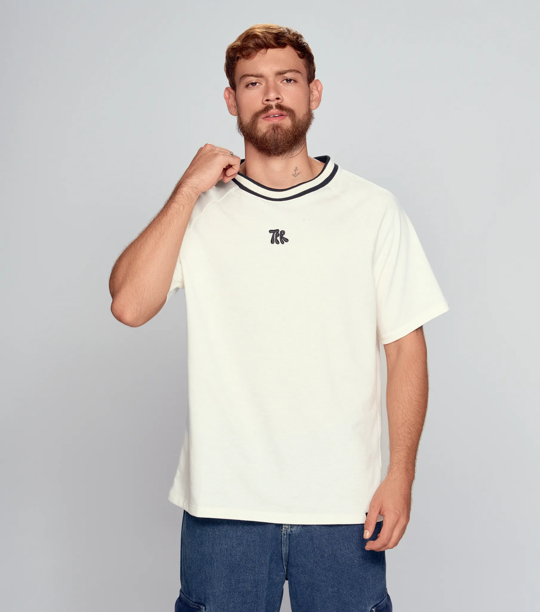 Niall T Shirt Oversise Bordada Con Cuello Tejido Typer 834080 