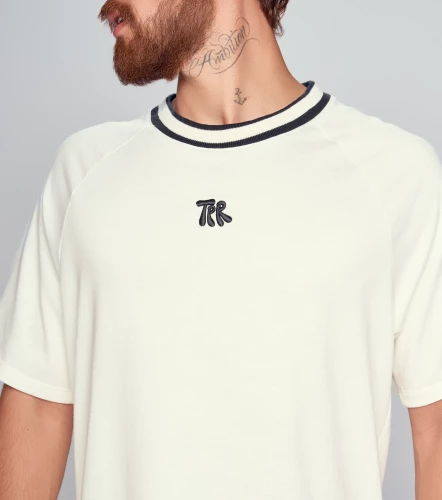 Niall T Shirt Oversise Bordada Con Cuello Tejido TyperAR