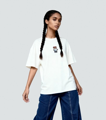 T Shirt Luisa Bordada TyperBH