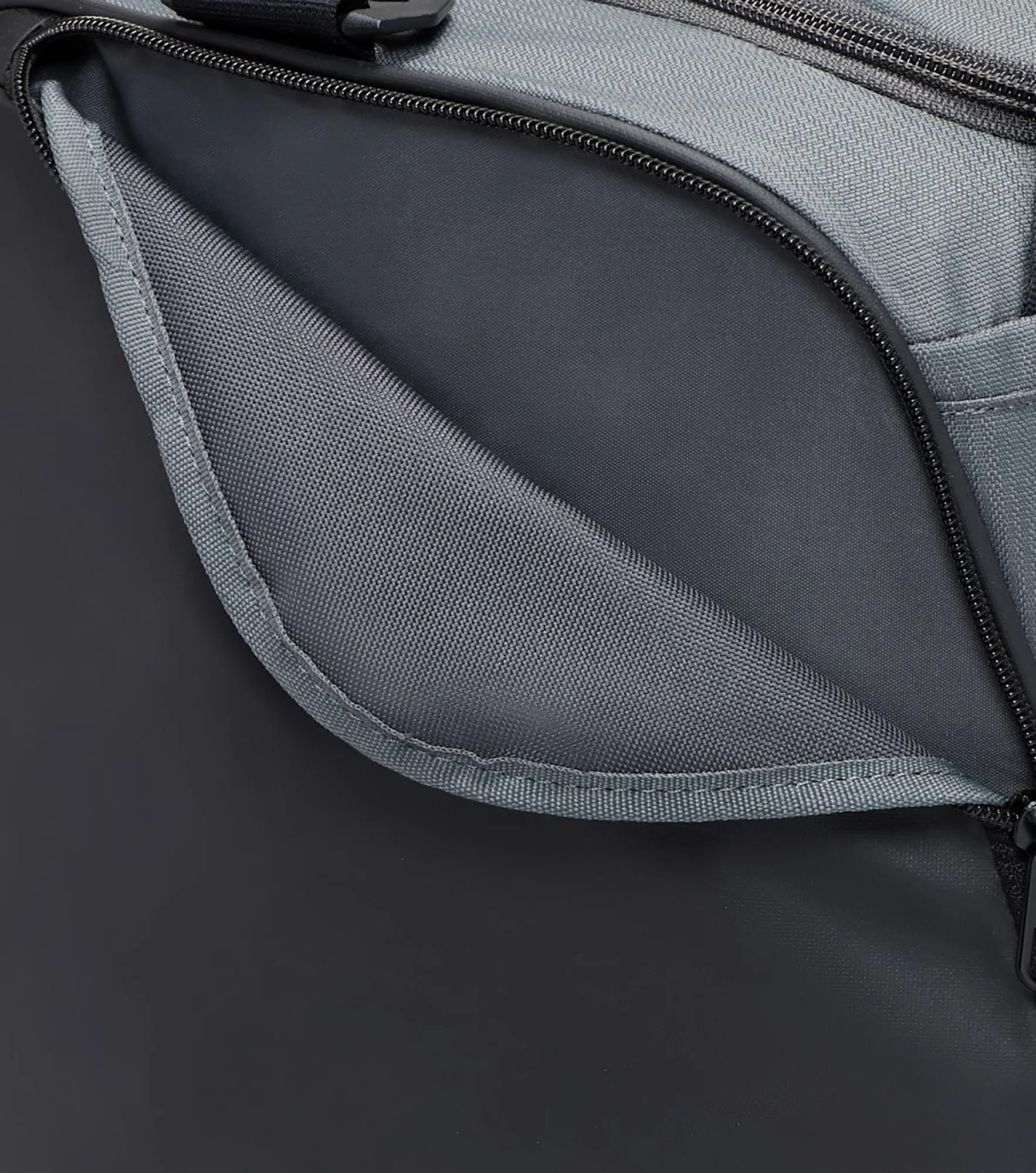 Bolso Nike Brasilia 9 5 Training Duffel Bag 132329 NG