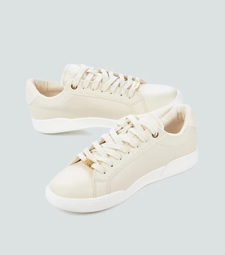 Adele Tenis Unicolor Con Remache DerekAR