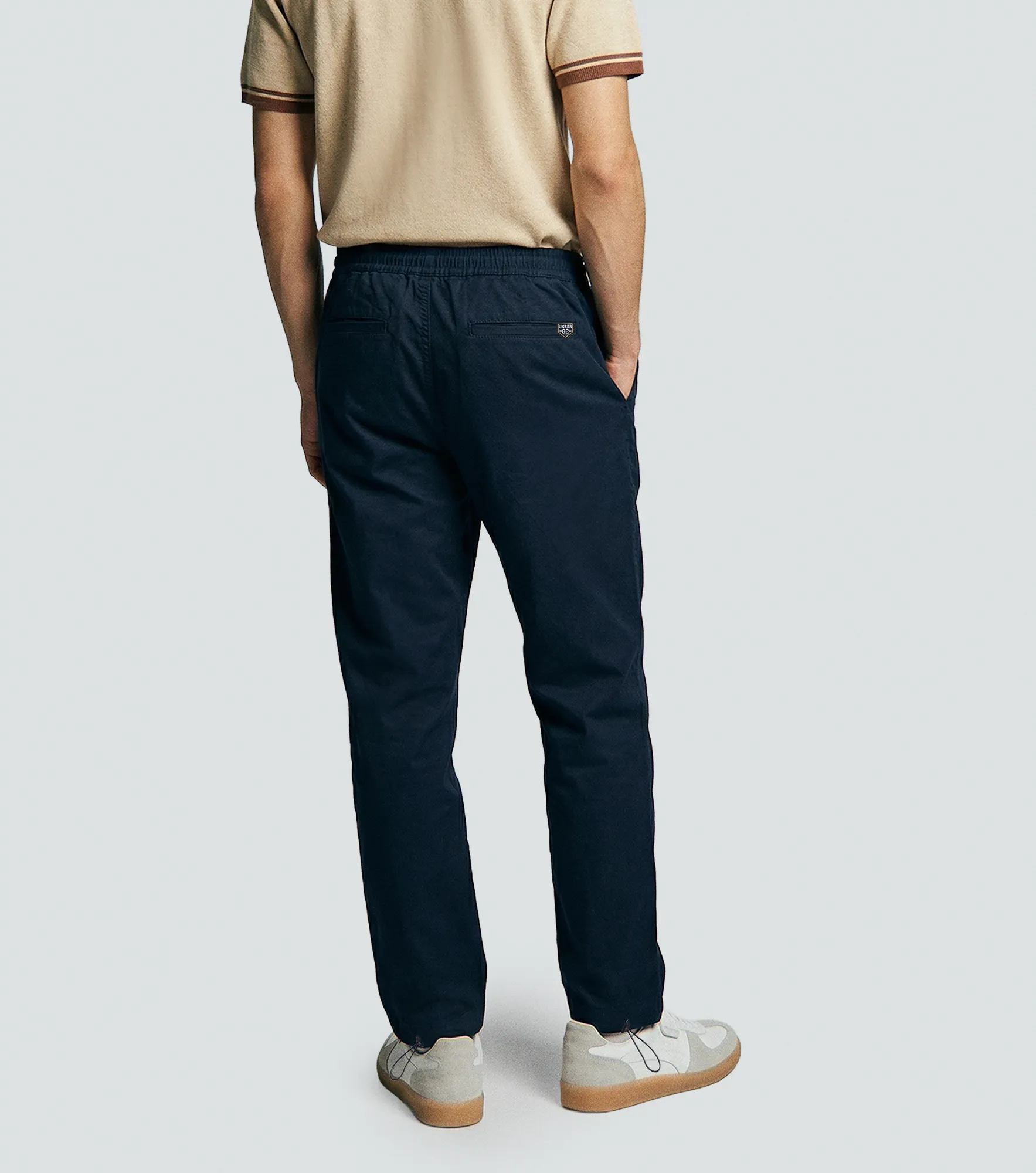 Oscar Jogger Con Detalles En Bolsillo Delantero Y Pinzas Unser 836164 AZ