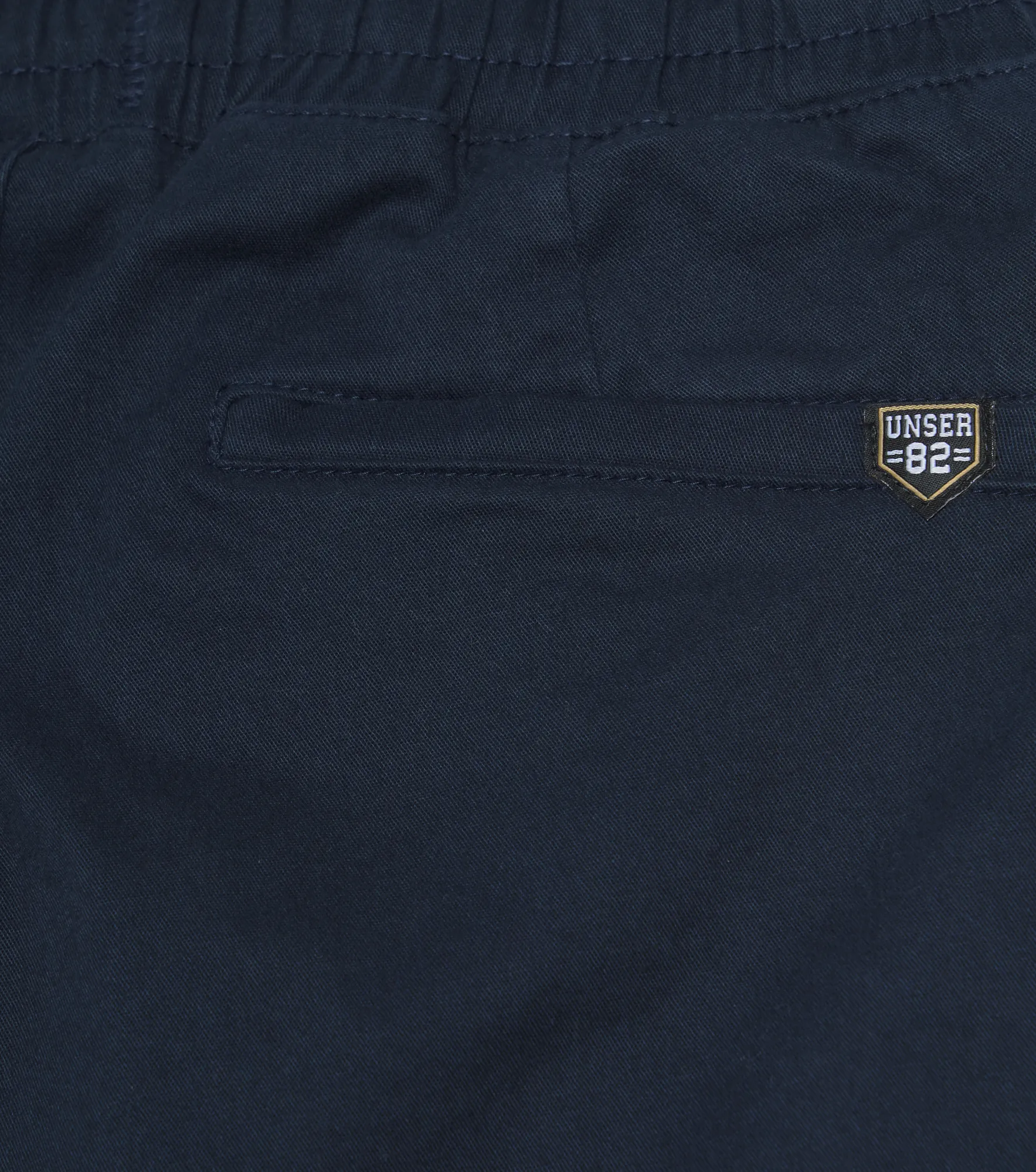 Oscar Jogger Con Detalles En Bolsillo Delantero Y Pinzas Unser 836164 AZ