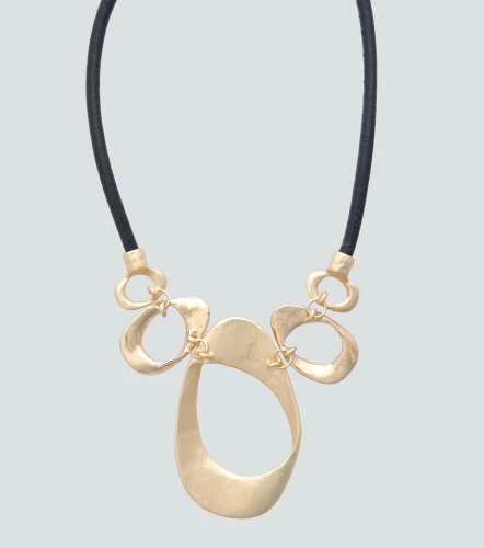 Collar Corto Con Dije Doraro DerekDO