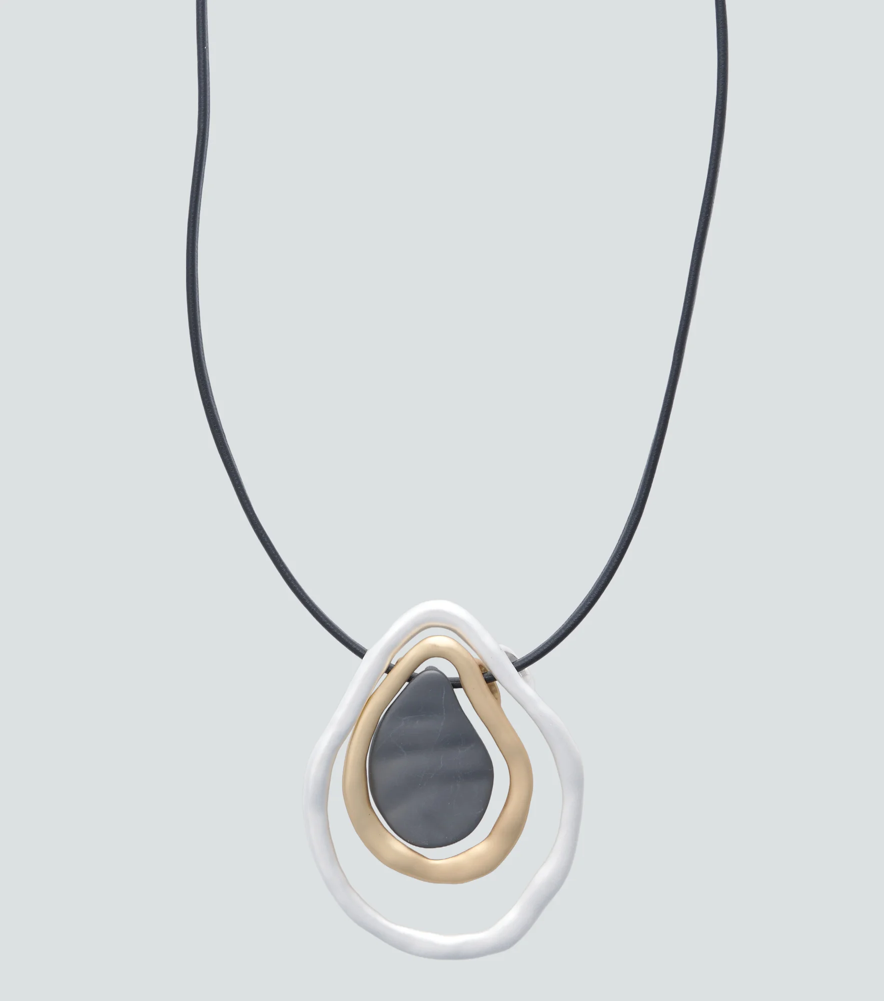 Collar Corto Con Dije Ovalado Derek 837877 PT