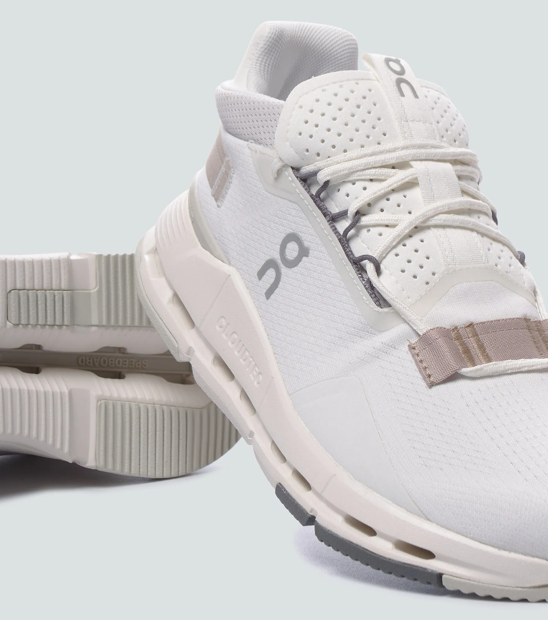 Tenis On Running Cloudnova 133086 CR