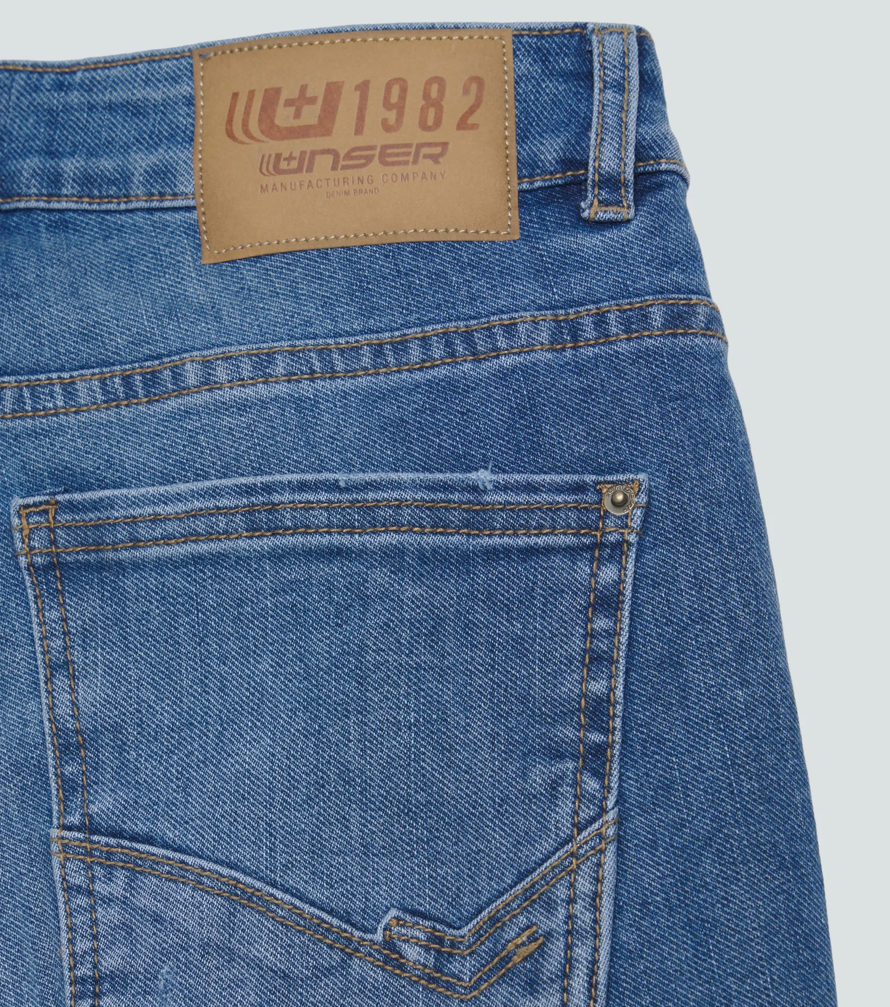 Iron Yanka Jean Tono Medio Claro Con Desgastes Y Cremallera Unser 835093 AZ