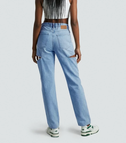 Josie Jean Mom Fit Con Abertura En Costado TyperAZ