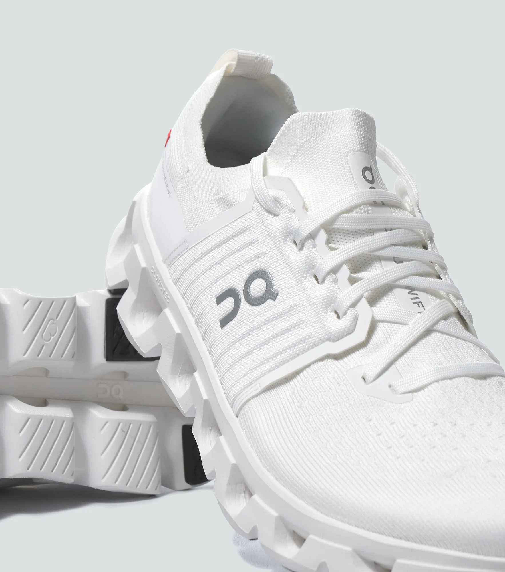 Tenis On Running Cloudswift 4 133870 BL