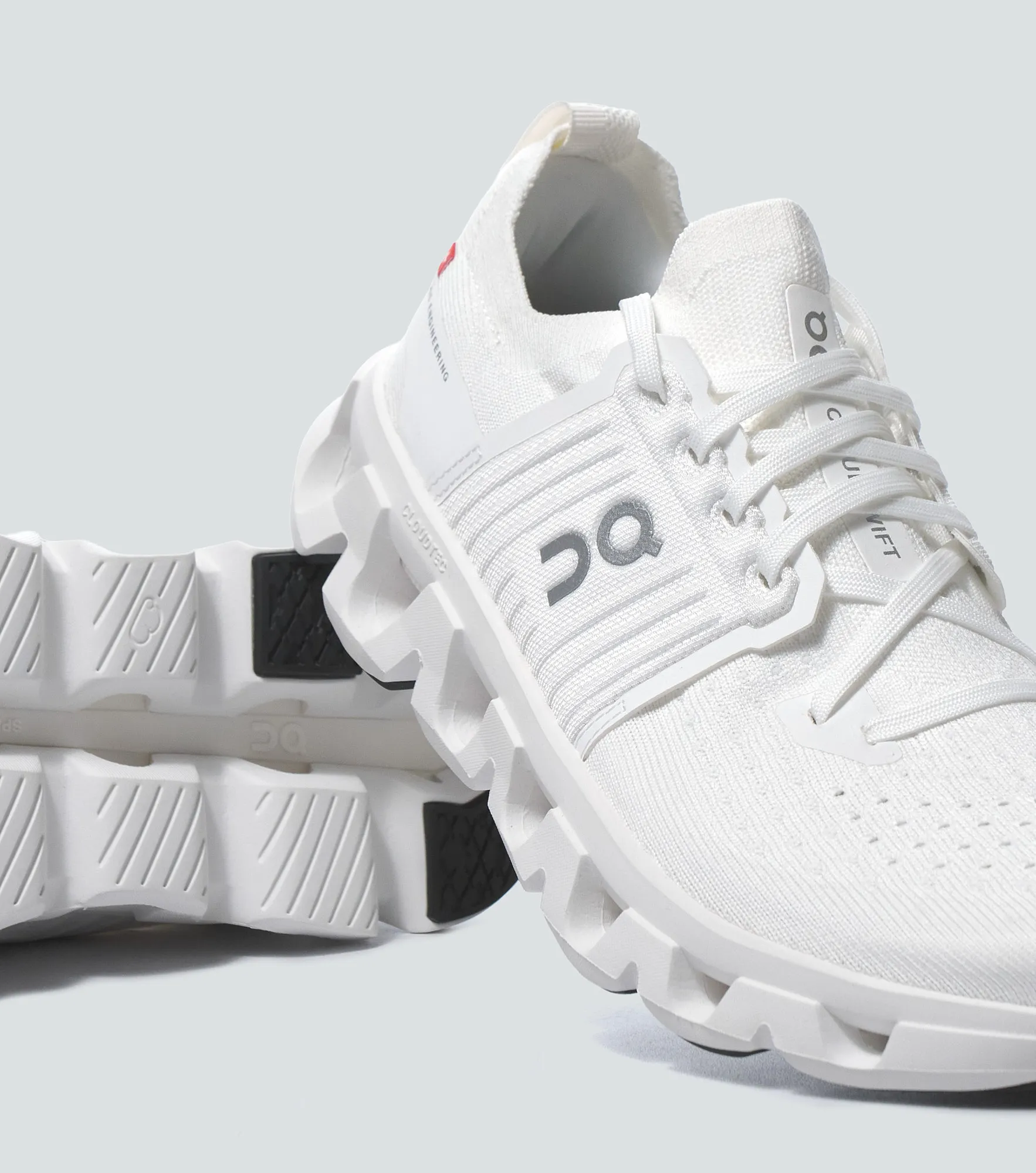 Tenis On Running Cloudswift 4 133879 BL
