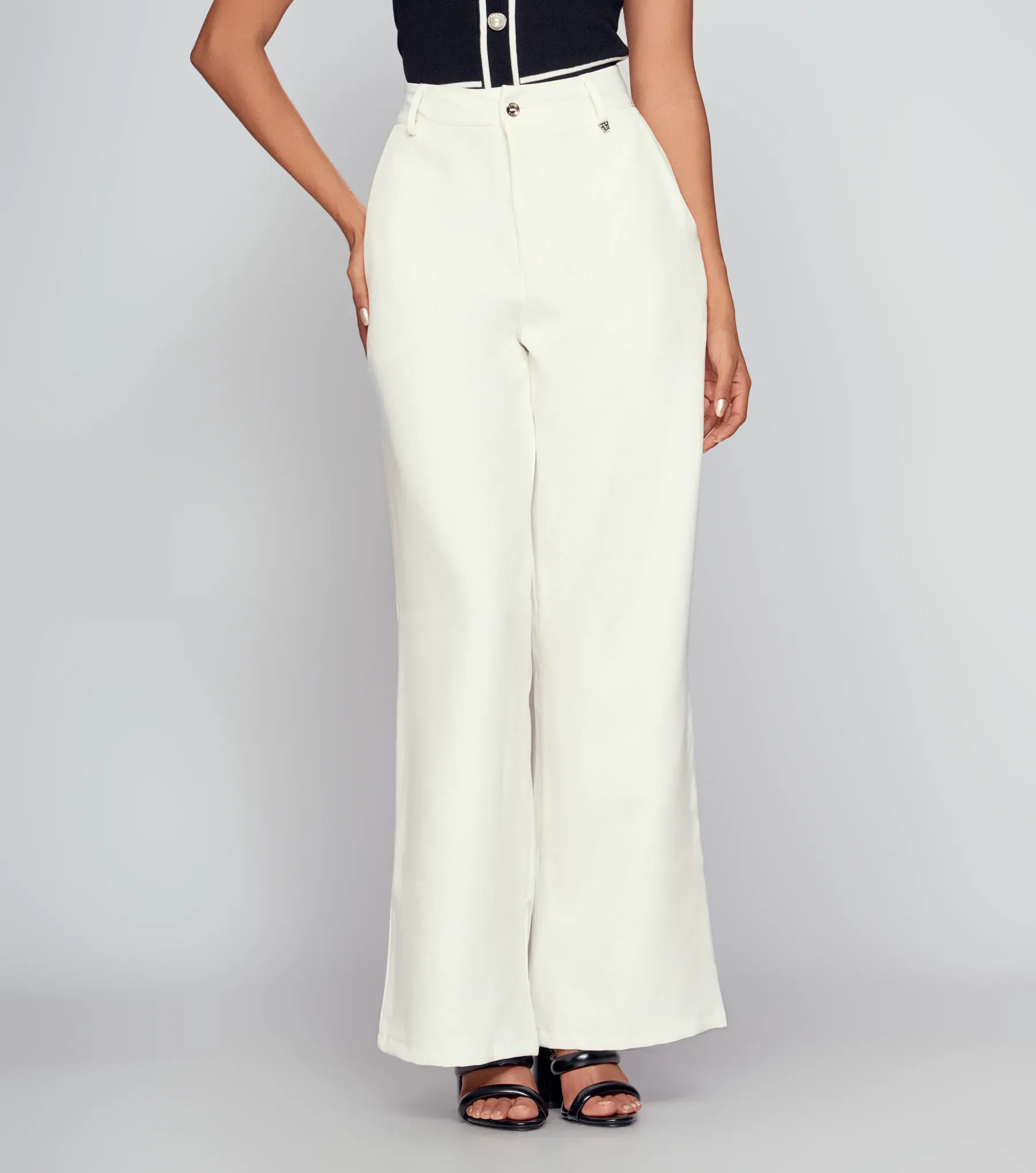 Pantalon Para Mujer Emily Bota Bell Unicolor Emily Derek 830208 BL