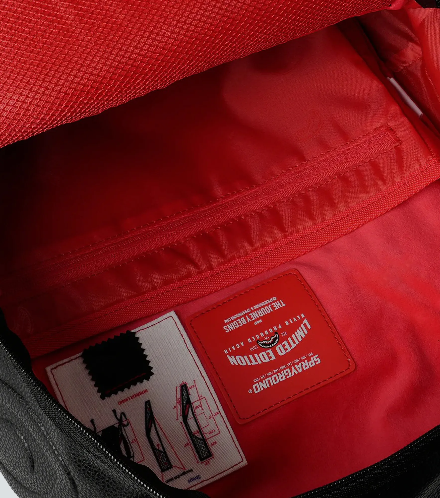 Morral Sprayground Sample Room Shark 134413 NG