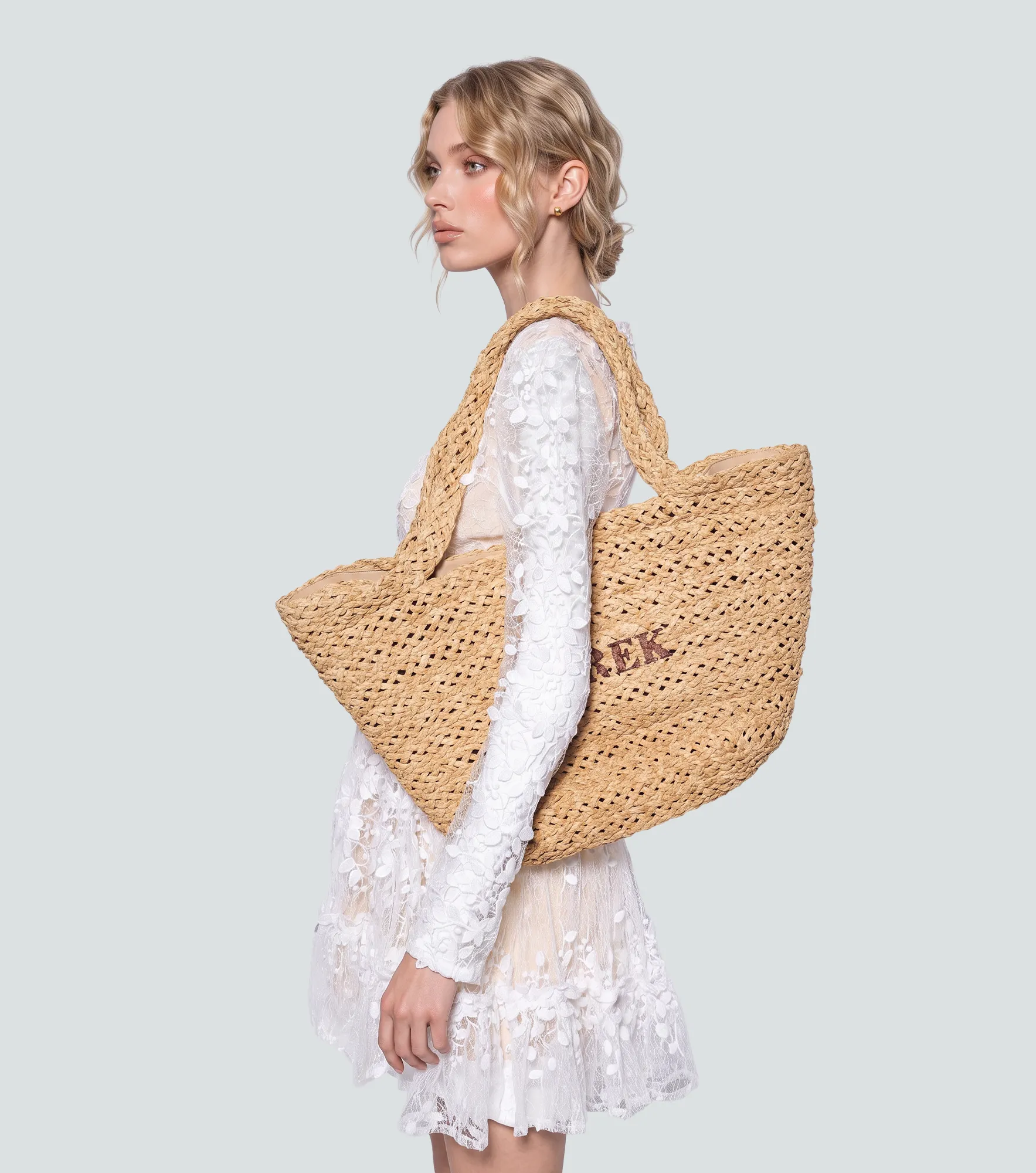 Bolso De Rafia Natural Trenzada Con Broche Cierre Unicolor Derek 838275 AR