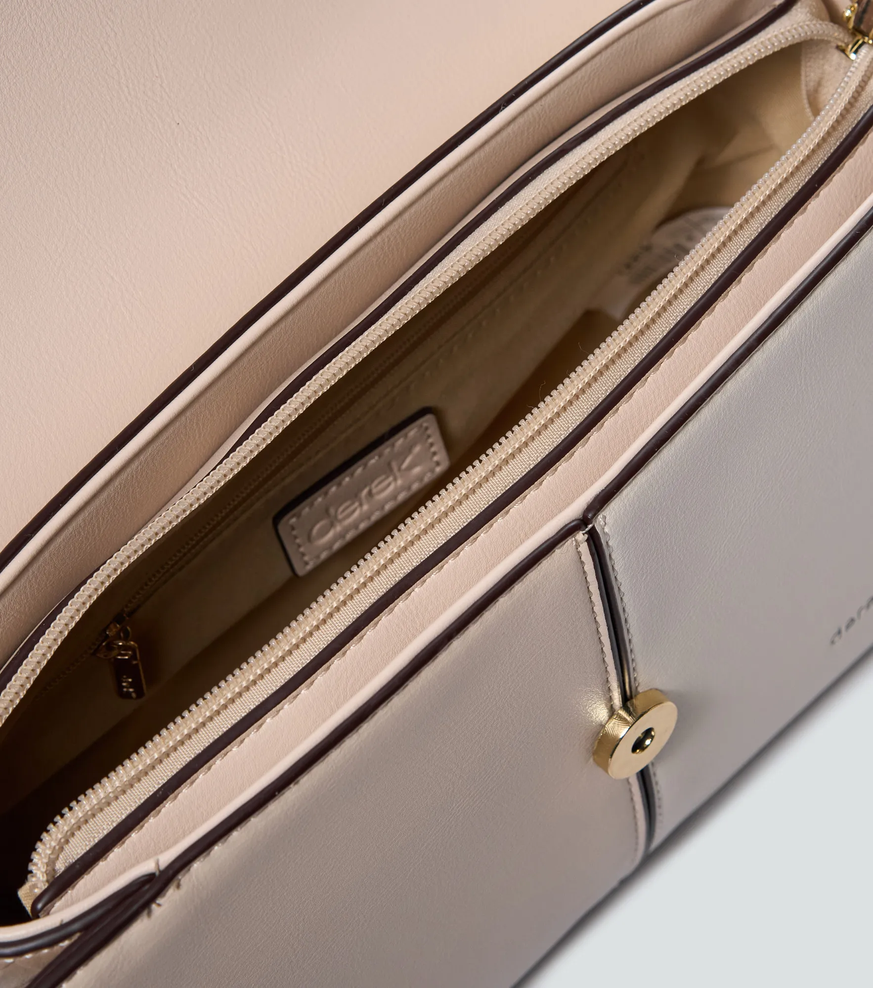 Bolso Tipo Bandolera Con Solapa Chic Derek 838269 BG