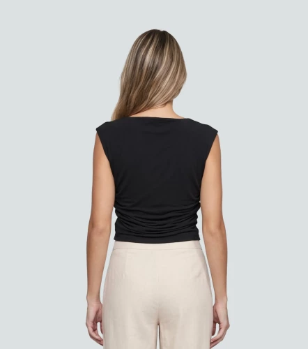 Blusa Drapeada Con Detalles En Los Hombros Unicolor DerekNG