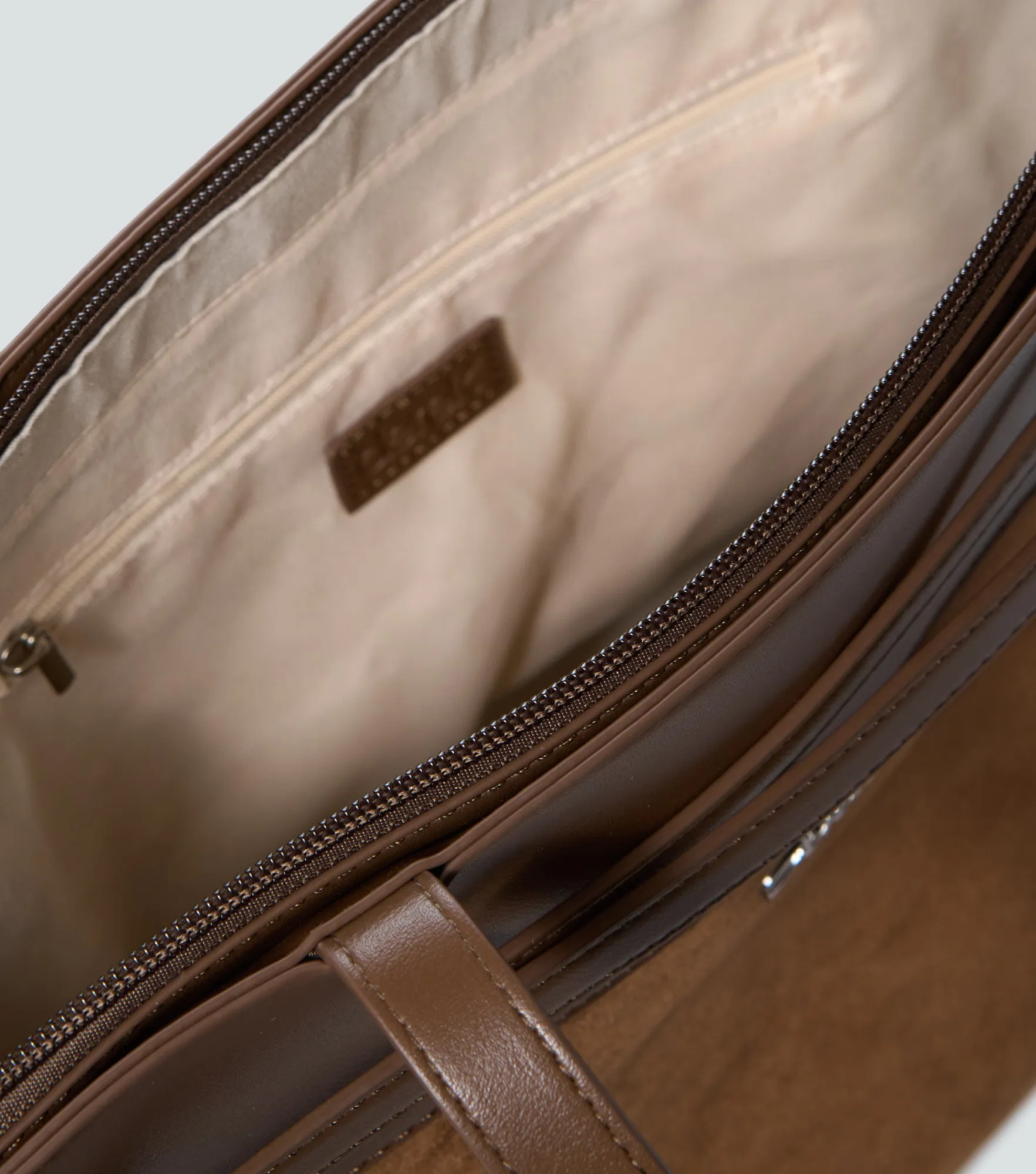 Bolso Grande Unicolor Derek 838090 CF