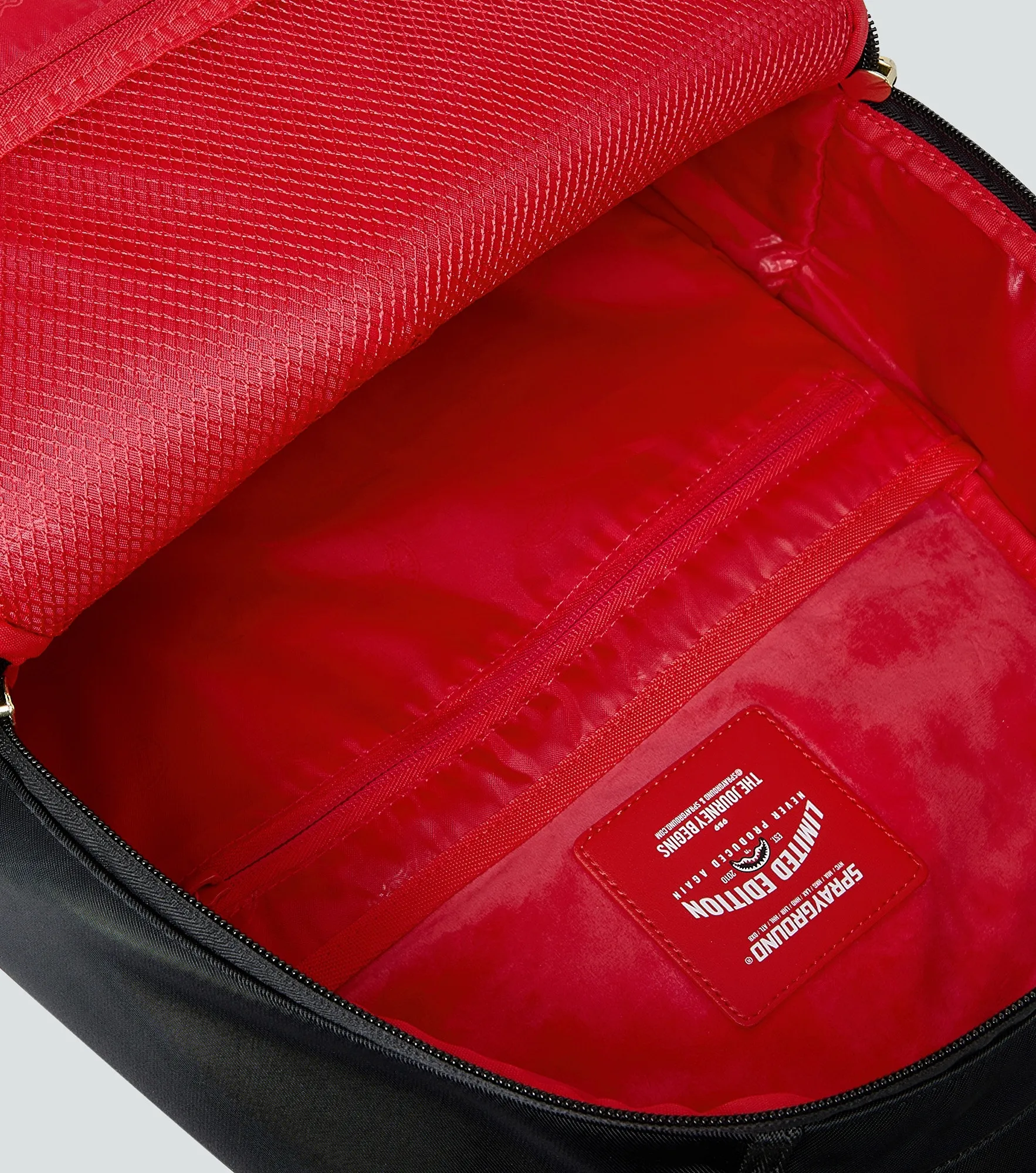 Morral Sprayground Shark Central Gold Lettering 134792 NG