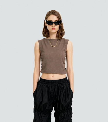 Allen Blusa Slim Asimetrica Cuello Bandeja Con Ojales Y Cadena TyperCF