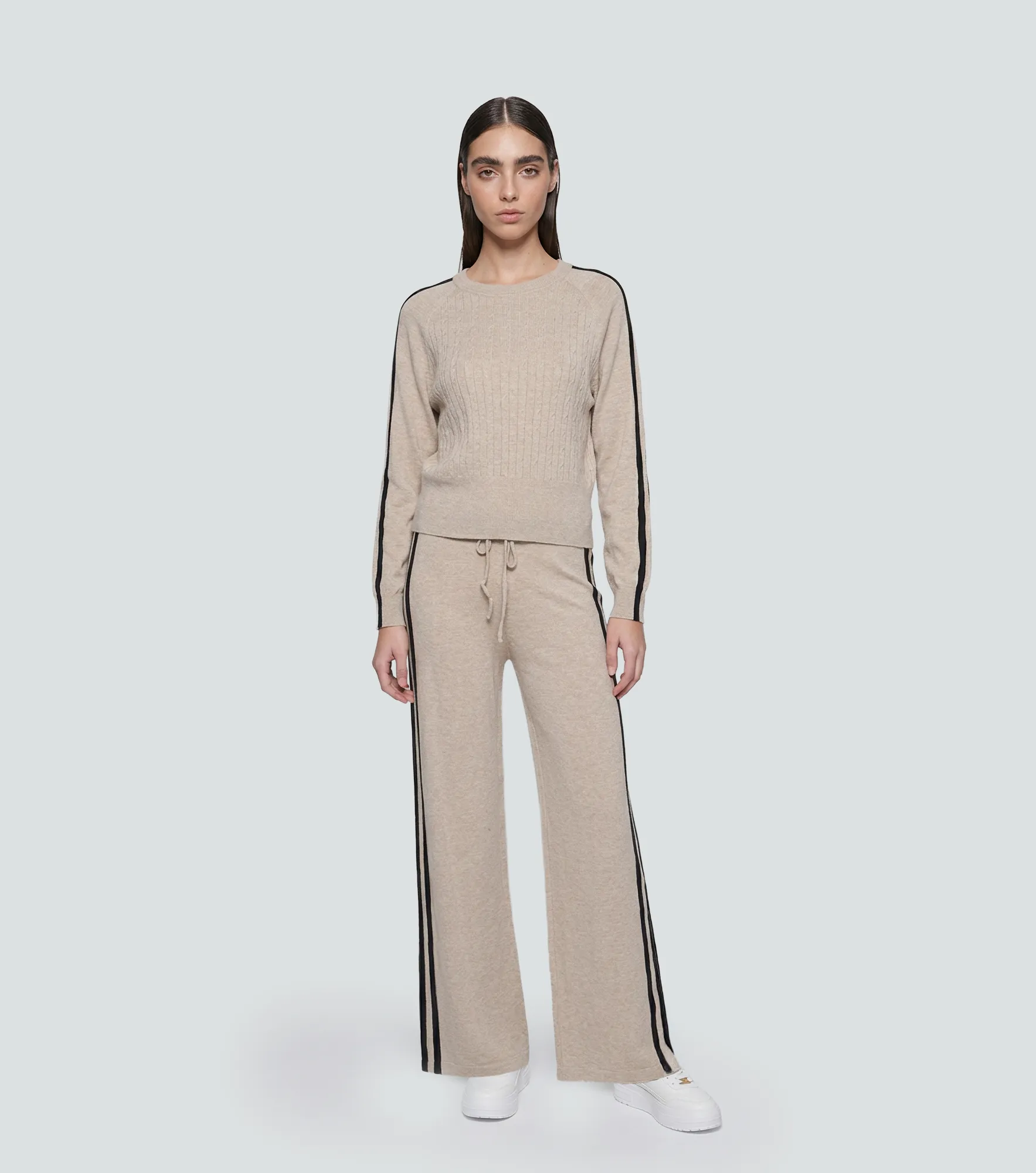 Conjunto Doble Raya Lateral Unicolor DerekAR