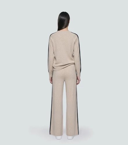 Conjunto Doble Raya Lateral Unicolor DerekAR
