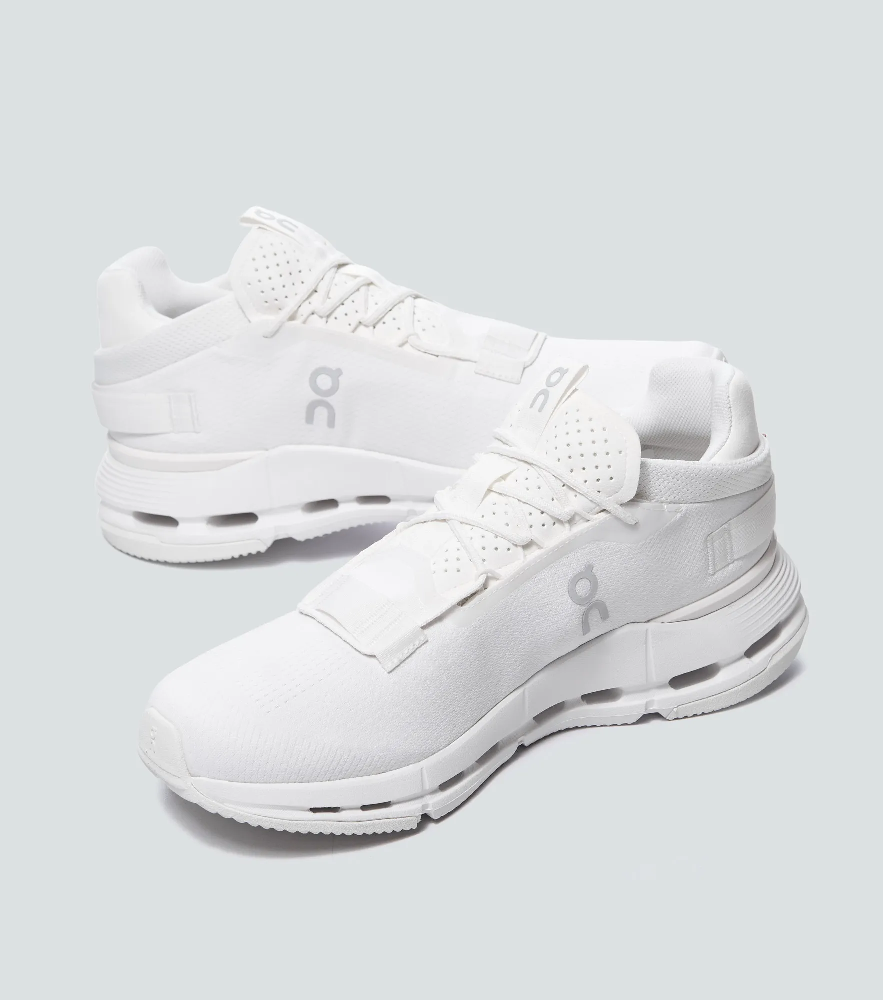 Tenis On Running Cloudnova 2 135038 BL