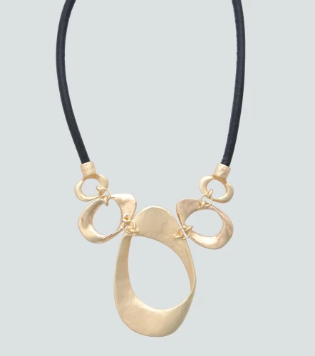 Collar Corto Con Dije Doraro DerekDO