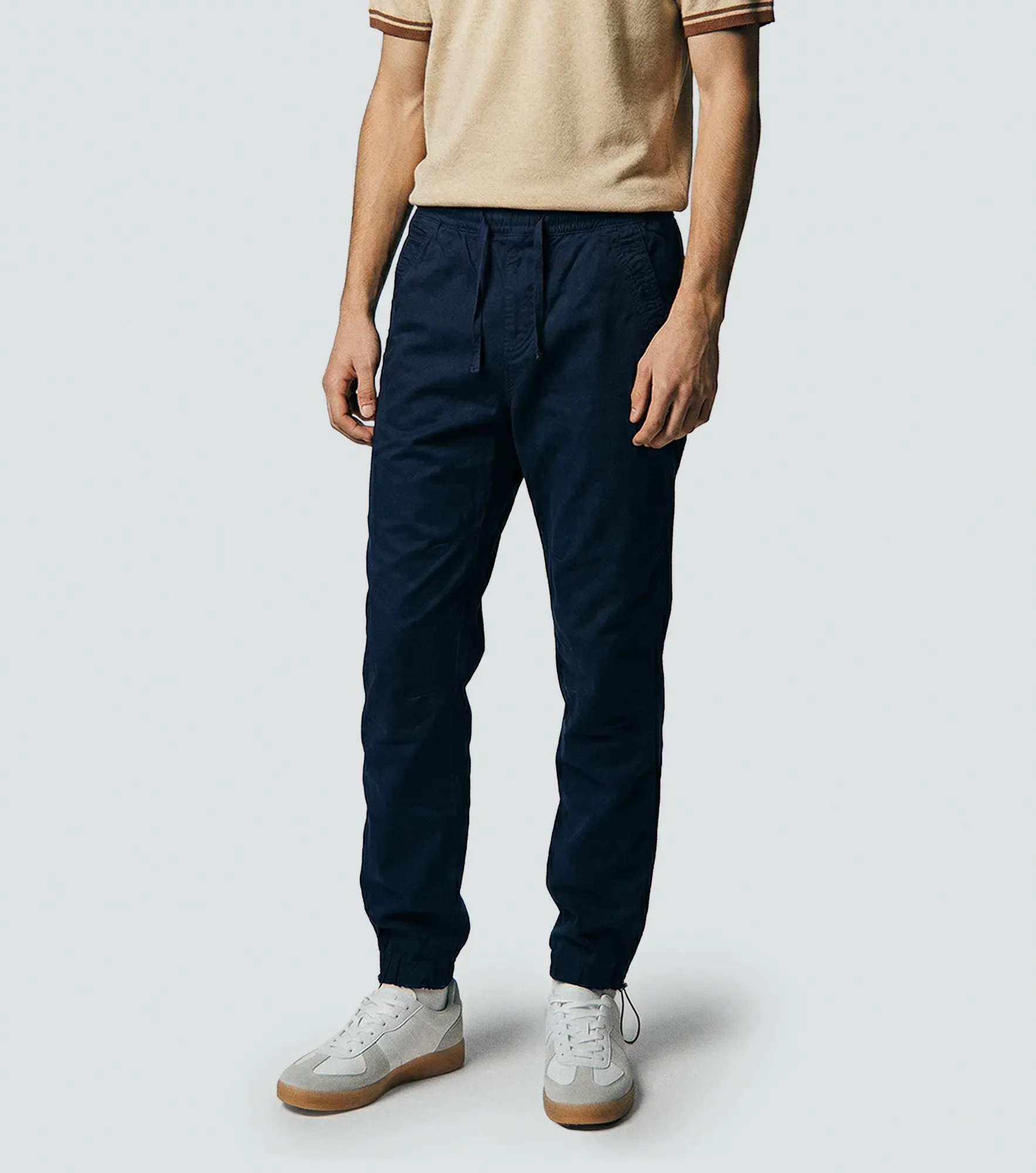 Oscar Jogger Con Detalles En Bolsillo Delantero Y Pinzas Unser 836164 AZ